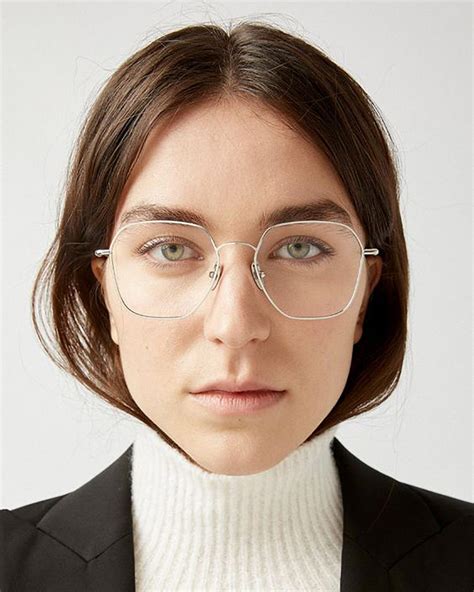 circle glasses on square face.